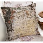 - K11052-Gorsel-1 - Realhomes RealHomes Renkli Zeminde Halı Motifli Modern Desenli Dijital Baskılı Yastık Kırlent Kılıfı Realhomes