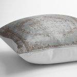 - K11063-Gorsel-3 - Realhomes RealHomes Renkli Zeminde Kilim Motifli Hereke Desenli Dijital Baskılı Yastık Kırlent Kılıfı Realhomes