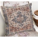 - K11065-Gorsel-1 - Realhomes RealHomes Renkli Zeminde Soyut Motifli Kilim Desenli Dijital Baskılı Yastık Kırlent Kılıfı Realhomes