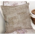 - K11071-Gorsel-1 - Realhomes RealHomes Ekru Zeminde Örgü Motifli Eskitme Desenli Dijital Baskılı Yastık Kırlent Kılıfı Realhomes