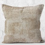 - K11071-Gorsel-2 - Realhomes RealHomes Ekru Zeminde Örgü Motifli Eskitme Desenli Dijital Baskılı Yastık Kırlent Kılıfı Realhomes