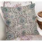 - K11073-Gorsel-1 - Realhomes RealHomes Bej - Mavi Zeminde Artdeco Motifli Geleneksel Desenli Dijital Baskılı Yastık Kırlent Kılıfı Realhomes