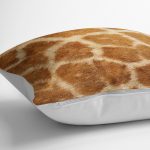 - K11075-Gorsel-3 - Realhomes RealHomes Kahverengi Zeminde Zürafa Motifli Post Desenli Dijital Baskılı Yastık Kırlent Kılıfı Realhomes