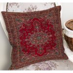 - K11082-Gorsel-1 - Realhomes RealHomes Kırmızı Zeminde Antik Motifli Pers Desenli Dijital Baskılı Yastık Kırlent Kılıfı Realhomes
