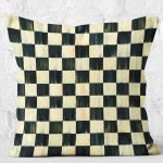 - K11084-Gorsel-2 - Realhomes RealHomes Siyah - Beyaz Zeminde Eskitme Motifli Dama Desenli Dijital Baskılı Yastık Kırlent Kılıfı Realhomes