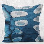 - K11093-Gorsel-2 - Realhomes RealHomes Mavi Zeminde Sulu Boya Motifli Modern Sanat Desenli Dijital Baskılı Yastık Kırlent Kılıfı Realhomes