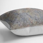 - K11096-Gorsel-3 - Realhomes RealHomes Gri Zeminde Eskitme Motifli Geometrik Desenli Dijital Baskılı Yastık Kırlent Kılıfı Realhomes