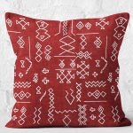 RealHomes Kırmızı Zeminde Etnik Motifli Tribal Desenli Dijital Baskılı Yastık Kırlent Kılıfı Realhomes