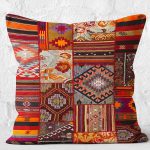 - K11116-Gorsel-2 - Realhomes  RealHomes Kırmızı Zeminde Patchwork Motifli Geleneksel Desenli Dijital Baskılı Yastık Kırlent Kılıfı Realhomes