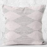 - K11117-Gorsel-2 - Realhomes RealHomes Krem Zeminde Geometrik Motifli Tribal Desenli Dijital Baskılı Yastık Kırlent Kılıfı Realhomes