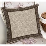 - K11119-Gorsel-1 - Realhomes  RealHomes Krem - Kahverengi Zeminde Çerçeveli Geleneksel Desenli Dijital Baskılı Yastık Kırlent Kılıfı Realhomes