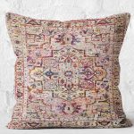 RealHomes Krem Zeminde Uşak Motifli Geleneksel Desenli Dijital Baskılı Yastık Kırlent Kılıfı Realhomes