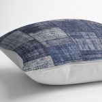 - K11167-Gorsel-3 - Realhomes RealHomes Mavi Zeminde Patchwork Motifli Retro Desenli Dijital Baskılı Yastık Kırlent Kılıfı Realhomes