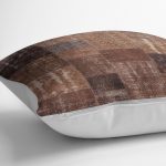 RealHomes Kahverengi Zeminde Patchwork Motifli Yöresel Desenli Dijital Baskılı Yastık Kırlent Kılıfı Realhomes
