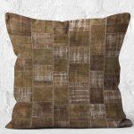 RealHomes Kahverengi Zeminde Patchwork Motifli Yöresel Desenli Dijital Baskılı Yastık Kırlent Kılıfı Realhomes