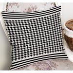 - K11188-Gorsel-1 - Realhomes RealHomes Siyah - Beyaz Zeminde Kazayağı Motifli Geometrik Desenli Dijital Baskılı Yastık Kırlent Kılıfı Realhomes