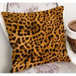 - K11192-Gorsel-1 - Realhomes RealHomes Siyah - Turuncu Zeminde Leopar Motifli Kürk Desenli Dijital Baskılı Yastık Kırlent Kılıfı Realhomes
