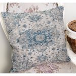 RealHomes Krem - Mavi Zeminde Göbekli Halı Motifli Dokuma Desenli Dijital Baskılı Yastık Kırlent Kılıfı Realhomes