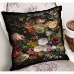 - K11200-Gorsel-1 - Realhomes RealHomes Siyah Zeminde Çiçek Motifli Yapraklar Desenli Dijital Baskılı Yastık Kırlent Kılıfı Realhomes