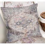 - K11201-Gorsel-1 - Realhomes RealHomes Krem Zeminde Antik Motifli Göbekli Halı Desenli Dijital Baskılı Yastık Kırlent Kılıfı Realhomes