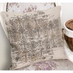 - K11208-Gorsel-1 - Realhomes RealHomes Krem Zeminde Antik Motifli Eskitme Desenli Dijital Baskılı Yastık Kırlent Kılıfı Realhomes