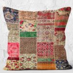 - K11211-Gorsel-2 - Realhomes RealHomes Kırmızı - Krem Zeminde Patchwork Motifli Geleneksel Desenli Dijital Baskılı Yastık Kırlent Kılıfı Realhomes