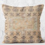 - K11216-Gorsel-2 - Realhomes RealHomes Krem Zeminde Tribal Motifli Antik Desenli Dijital Baskılı Yastık Kırlent Kılıfı Realhomes