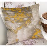 - K11217-Gorsel-1 - Realhomes RealHomes Sarı - Krem Zeminde Retro Motifli Eskitme Desenli Dijital Baskılı Yastık Kırlent Kılıfı Realhomes