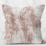 - K11225-Gorsel-2 - Realhomes RealHomes Bej Zeminde Dokuma Halı Motifli Eskitme Desenli Dijital Baskılı Yastık Kırlent Kılıfı Realhomes