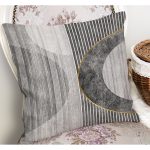 - K11226-Gorsel-1 - Realhomes RealHomes Gri Zeminde Çizgili Geometrik Desenli Dijital Baskılı Yastık Kırlent Kılıfı Realhomes