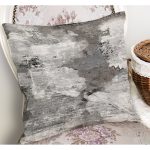 - K11232-Gorsel-1 - Realhomes RealHomes Gri Zeminde Eskitme Motifli Retro Desenli Dijital Baskılı Yastık Kırlent Kılıfı Realhomes