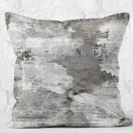 - K11232-Gorsel-2 - Realhomes RealHomes Gri Zeminde Eskitme Motifli Retro Desenli Dijital Baskılı Yastık Kırlent Kılıfı Realhomes