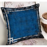- K11238-Gorsel-1 - Realhomes  RealHomes Lacivert Zeminde Çerçeveli Motifli Eskitme Desenli Dijital Baskılı Yastık Kırlent Kılıfı Realhomes