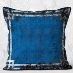 - K11238-Gorsel-2 - Realhomes  RealHomes Lacivert Zeminde Çerçeveli Motifli Eskitme Desenli Dijital Baskılı Yastık Kırlent Kılıfı Realhomes