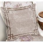 - K11239-Gorsel-1 - Realhomes RealHomes Krem Zeminde Çerçeveli Motifli Eskitme Desenli Dijital Baskılı Yastık Kırlent Kılıfı Realhomes