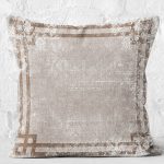 - K11239-Gorsel-2 - Realhomes RealHomes Krem Zeminde Çerçeveli Motifli Eskitme Desenli Dijital Baskılı Yastık Kırlent Kılıfı Realhomes