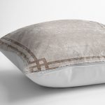 - K11239-Gorsel-3 - Realhomes RealHomes Krem Zeminde Çerçeveli Motifli Eskitme Desenli Dijital Baskılı Yastık Kırlent Kılıfı Realhomes