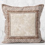 - K11240-Gorsel-2 - Realhomes RealHomes Bej Zeminde Çerçeveli Motifli Klasik Desenli Dijital Baskılı Yastık Kırlent Kılıfı Realhomes
