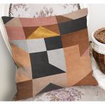 - K11250-Gorsel-1 - Realhomes RealHomes Kahverengi Zeminde Geometrik Motifli Modern Desenli Dijital Baskılı Yastık Kırlent Kılıfı Realhomes