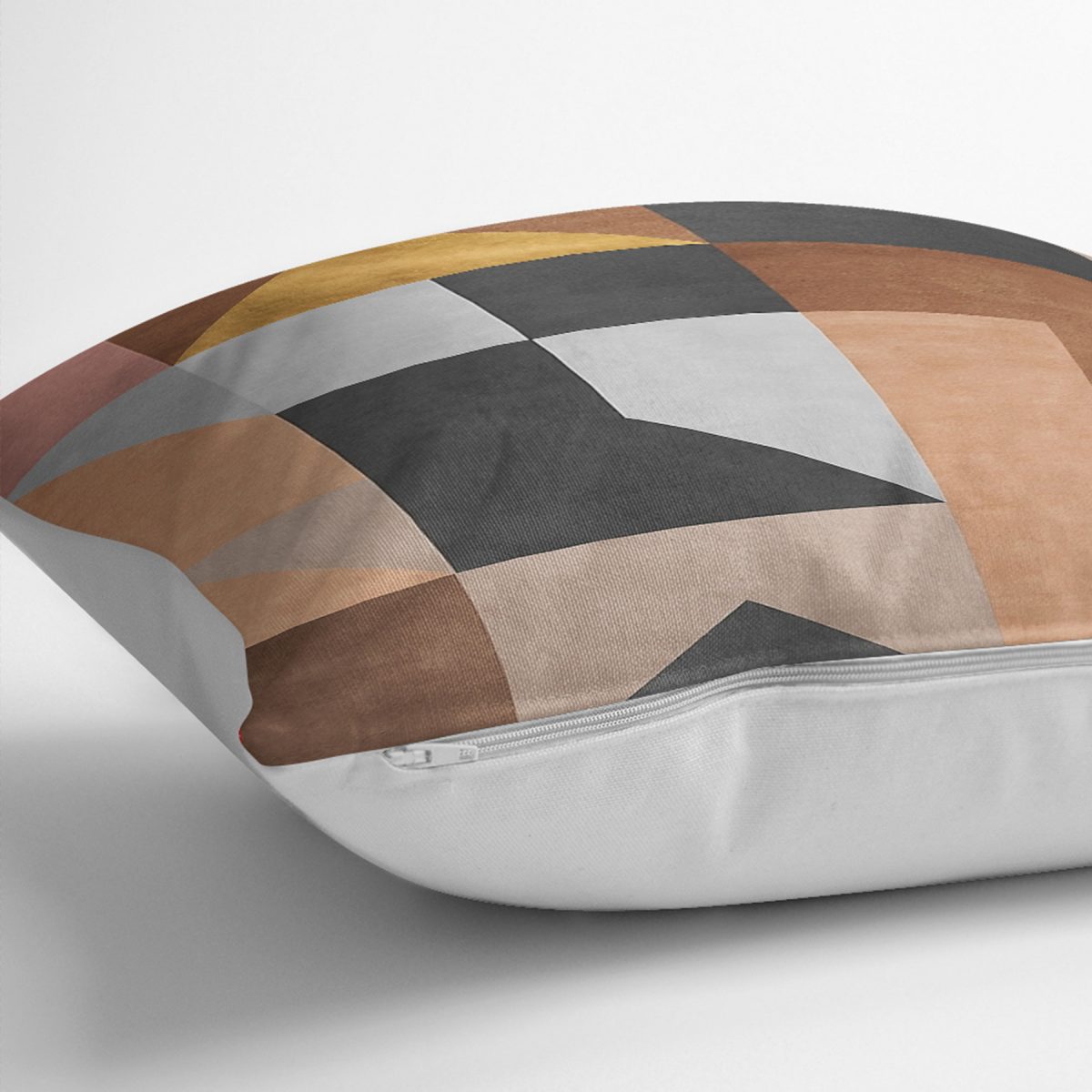 RealHomes Kahverengi Zeminde Geometrik Motifli Modern Desenli Dijital Baskılı Yastık Kırlent Kılıfı Realhomes