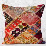 - K11261-Gorsel-2 - Realhomes RealHomes Kırmızı Zeminde Patchwork Motifli Kırkyama Desenli Dijital Baskılı Yastık Kırlent Kılıfı Realhomes