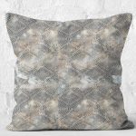 - K11263-Gorsel-2 - Realhomes RealHomes Siyah - Beyaz Zeminde Geometrik Motifli Eskitme Desenli Dijital Baskılı Yastık Kırlent Kılıfı Realhomes