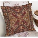 - K11286-Gorsel-1 - Realhomes RealHomes Kahverengi Zeminde Antik Motifli Uşak Desenli Dijital Baskılı Yastık Kırlent Kılıfı Realhomes