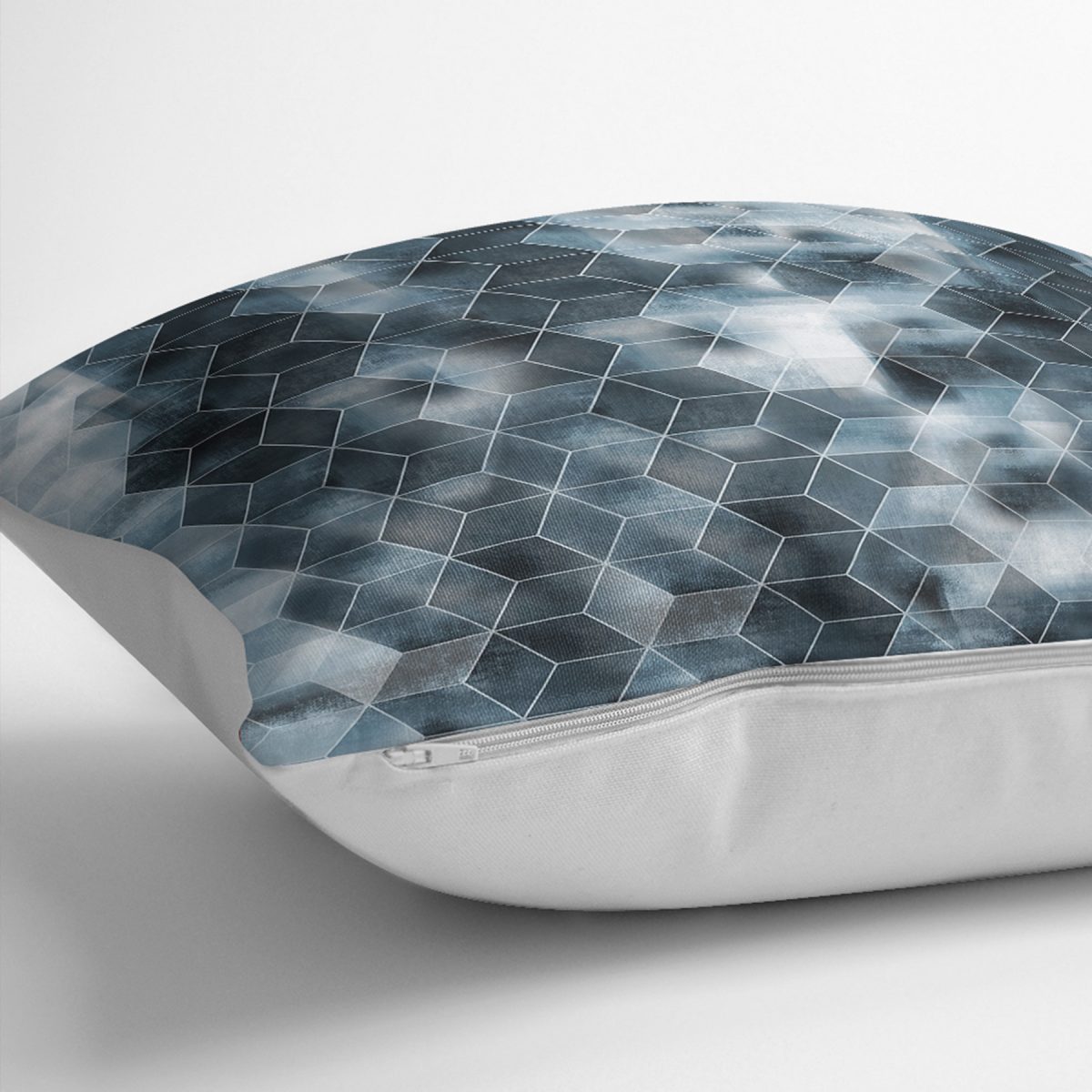 RealHomes Mavi Zeminde Klasik Motifli Geometrik Desenli Dijital Baskılı Yastık Kırlent Kılıfı Realhomes