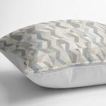 RealHomes Bej Zeminde Geometrik Motifli Örgü Desenli Dijital Baskılı Yastık Kırlent Kılıfı Realhomes