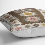 RealHomes Kahverengi Zeminde Etnik Motifli Kilim Desenli Dijital Baskılı Yastık Kırlent Kılıfı Realhomes