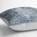 - K11307-Gorsel-3 - Realhomes RealHomes Mavi Zeminde Göbekli Halı Motifli Etnik Desenli Dijital Baskılı Yastık Kırlent Kılıfı Realhomes