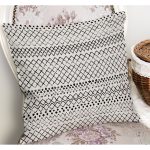 RealHomes Siyah - Bej Zeminde Eskitme Motifli İskandinav Desenli Dijital Baskılı Yastık Kırlent Kılıfı Realhomes