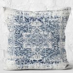 - K11312-Gorsel-2 - Realhomes RealHomes Mavi Zeminde Eskitme Motifli Göbekli Halı Desenli Dijital Baskılı Yastık Kırlent Kılıfı Realhomes