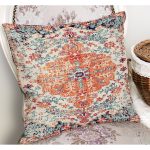 - K11315-Gorsel-1 - Realhomes RealHomes Kırmızı Zeminde Geleneksel Motifli Uşak Desenli Dijital Baskılı Yastık Kırlent Kılıfı Realhomes